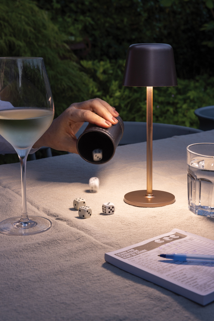 Lámpara de mesa Zenic RCS plástico reciclado recargable USB