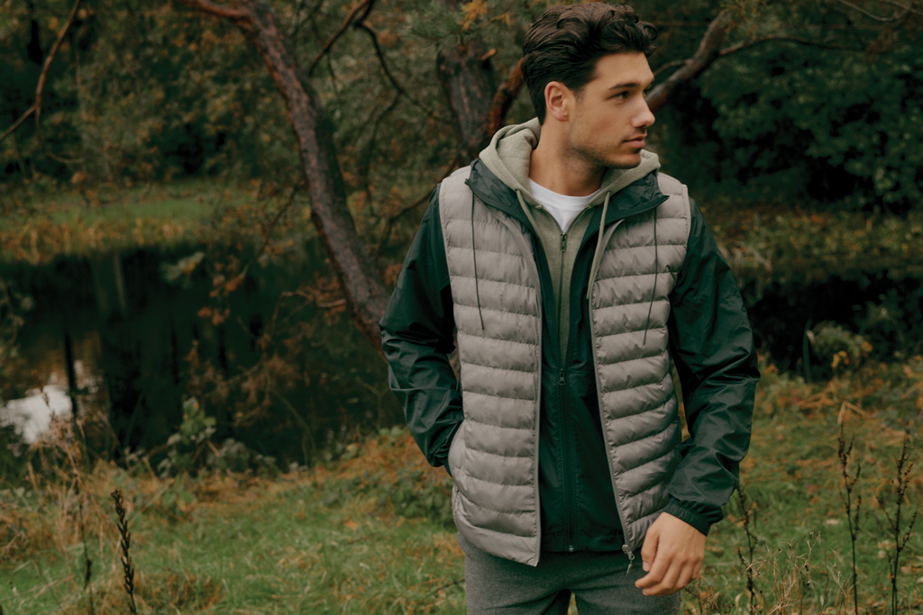 Chaqueta ligera Iqoniq Logan de poliéster reciclado