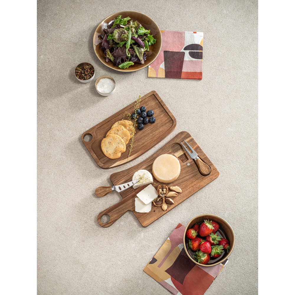 CASSIA. Tabla para quesos de madera de acacia con mango, fabricada con material certificado FSC™ y otros materiales controlados