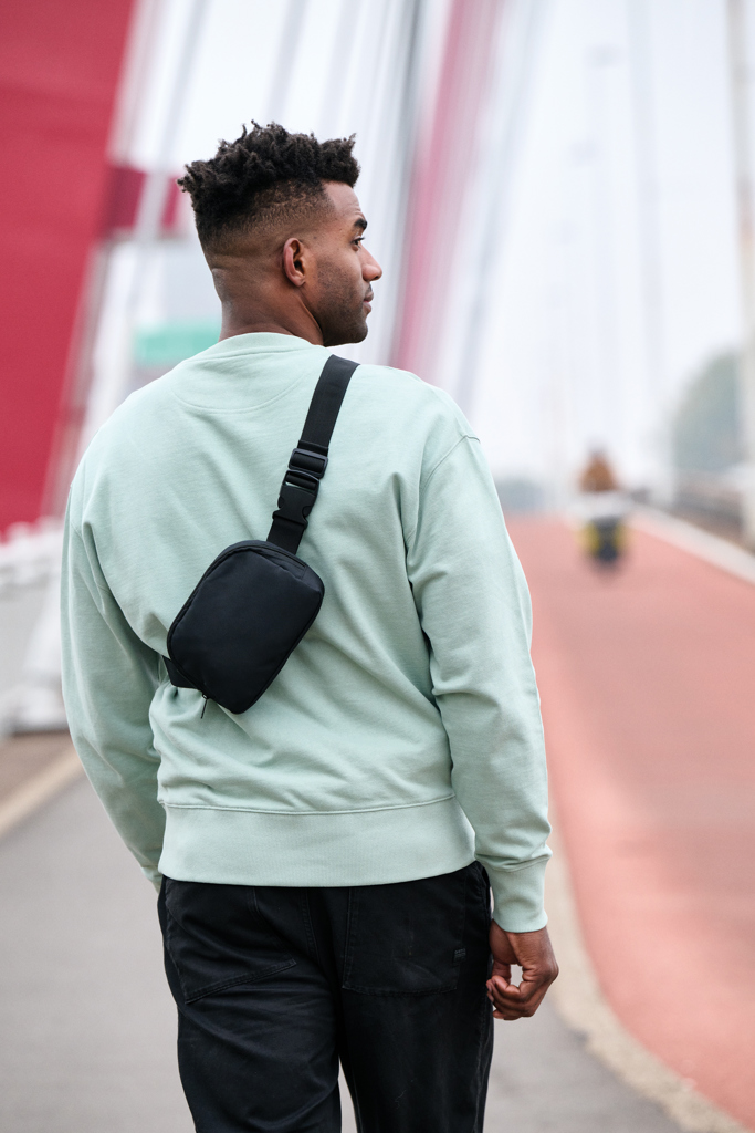 Bolsa bandolera de uso diario Aero Aware™ RPET