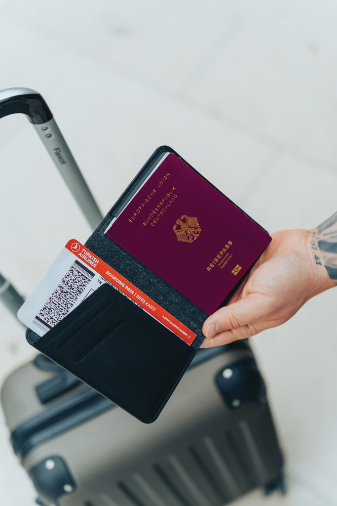 Porta pasaporte Trackmate poliéster RCS con localización