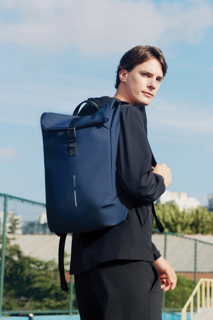 Mochila urbana resistente al agua con solapa