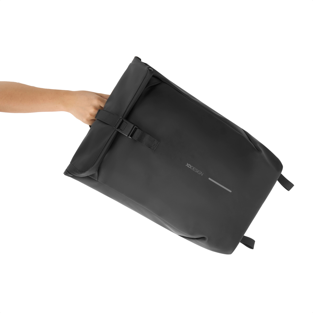 Mochila urbana resistente al agua con solapa