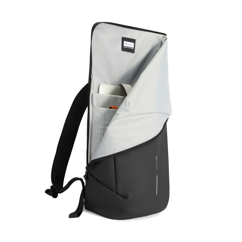 Mochila urbana resistente al agua con solapa