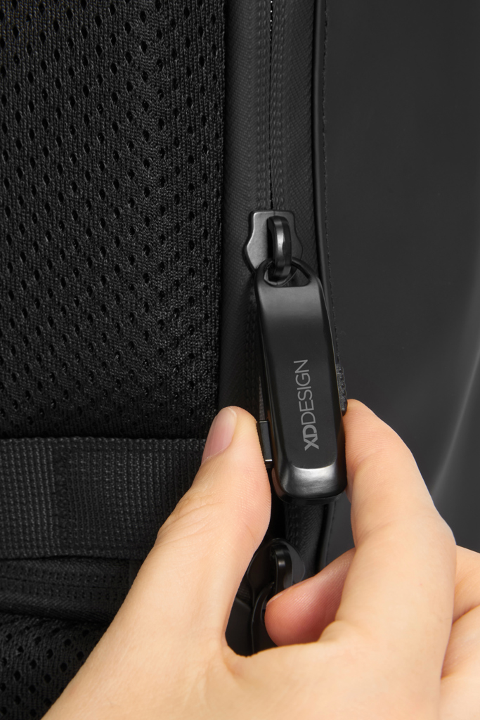 Mochila urbana resistente al agua con solapa