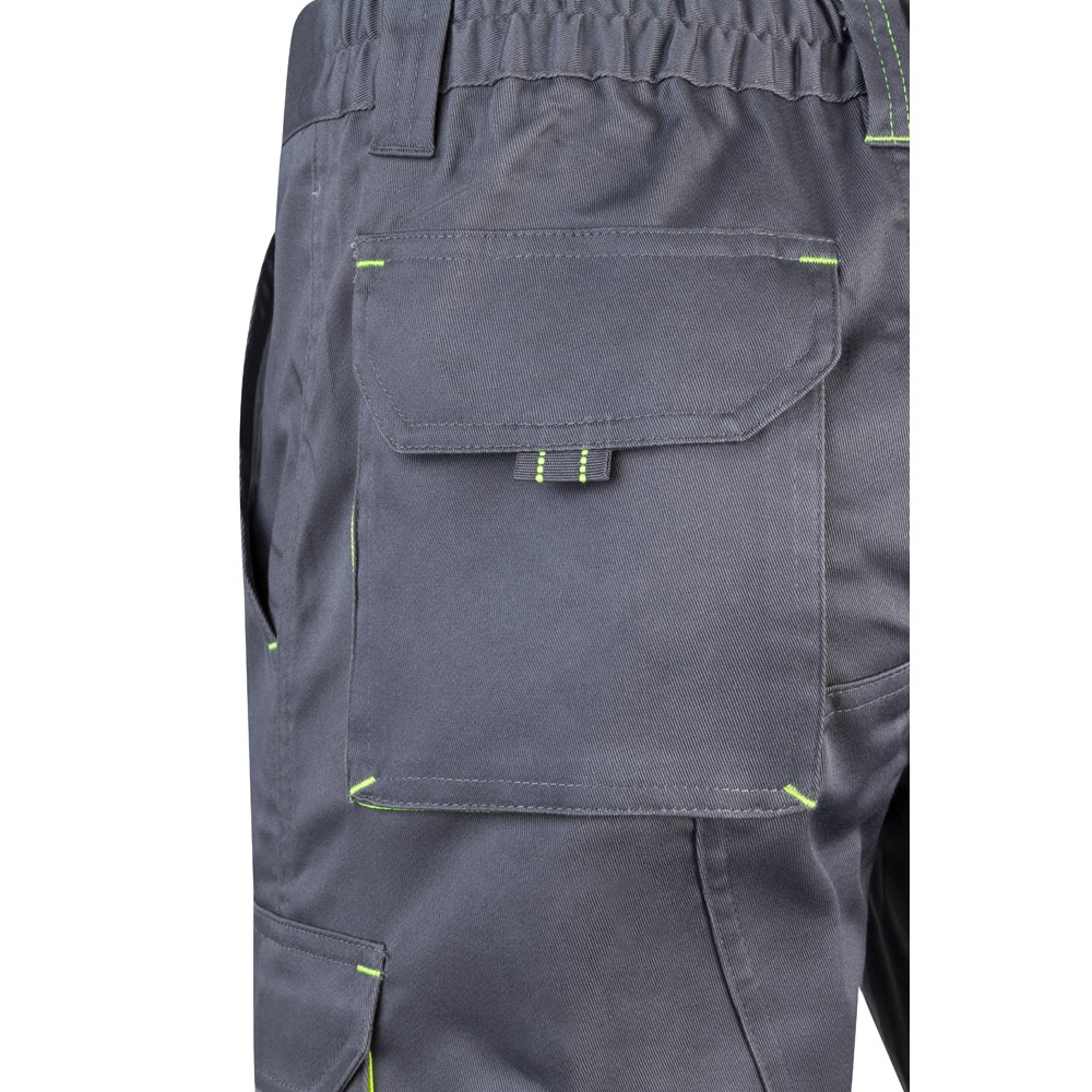 VL HEMERA. Bermudas elásticas bicolor y multibolsillos (240 g/m²), en algodón (46%), EME (38%) y poliéster (16%)