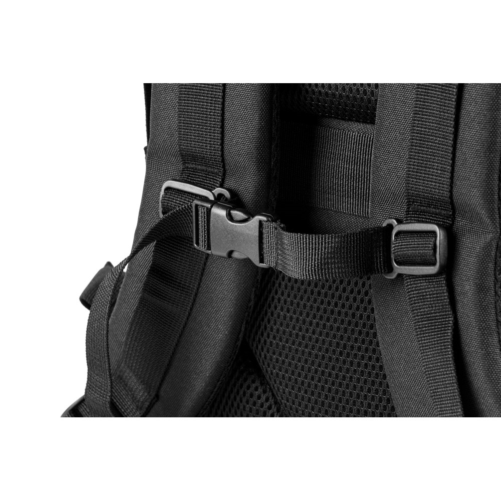 EDINBURGH BPACK. Mochila de estilo militar en poliéster reciclado 600D, alta densidad y forro en poliéster reciclado 210D 17'3’