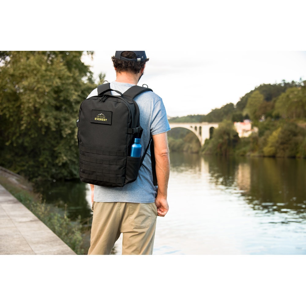EDINBURGH BPACK. Mochila de estilo militar en poliéster reciclado 600D, alta densidad y forro en poliéster reciclado 210D 17'3’