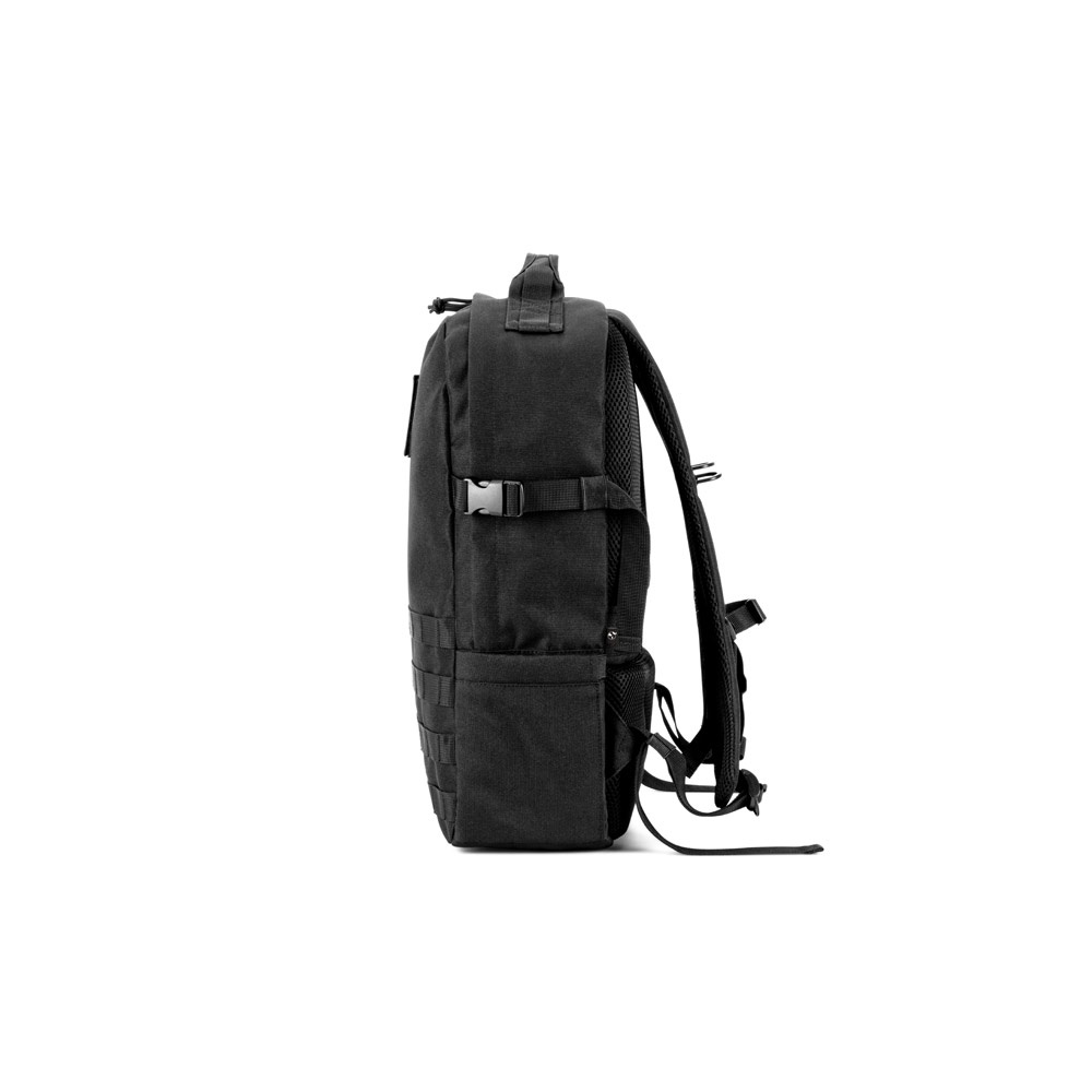EDINBURGH BPACK. Mochila de estilo militar en poliéster reciclado 600D, alta densidad y forro en poliéster reciclado 210D 17'3’