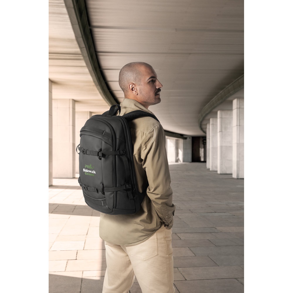 KAMPALA. Mochila para portátil en poliéster reciclado de alta densidad 900D, con revestimiento resistente al agua y forro de poliéster reciclado 210D 17'3"