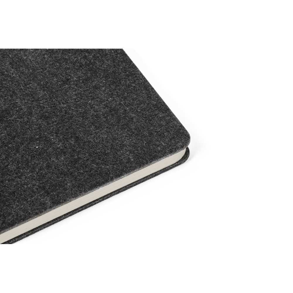 MISHIMA. Cuaderno A5 con tapa semidura de fieltro reciclado (100% rPET) con anillas y páginas rayadas