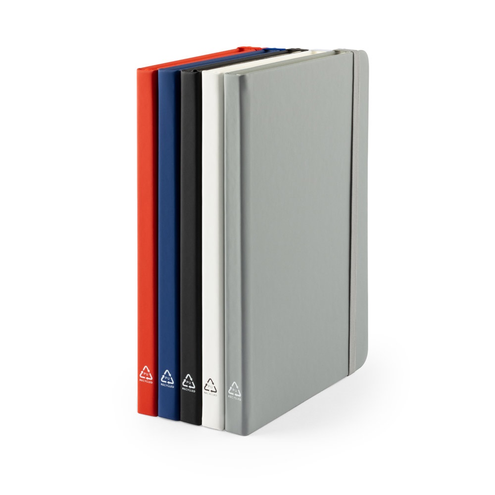 CAMPUS. Cuaderno A5 de tapa dura en PU (35% reciclado) con páginas rayadas 100% reciclado
