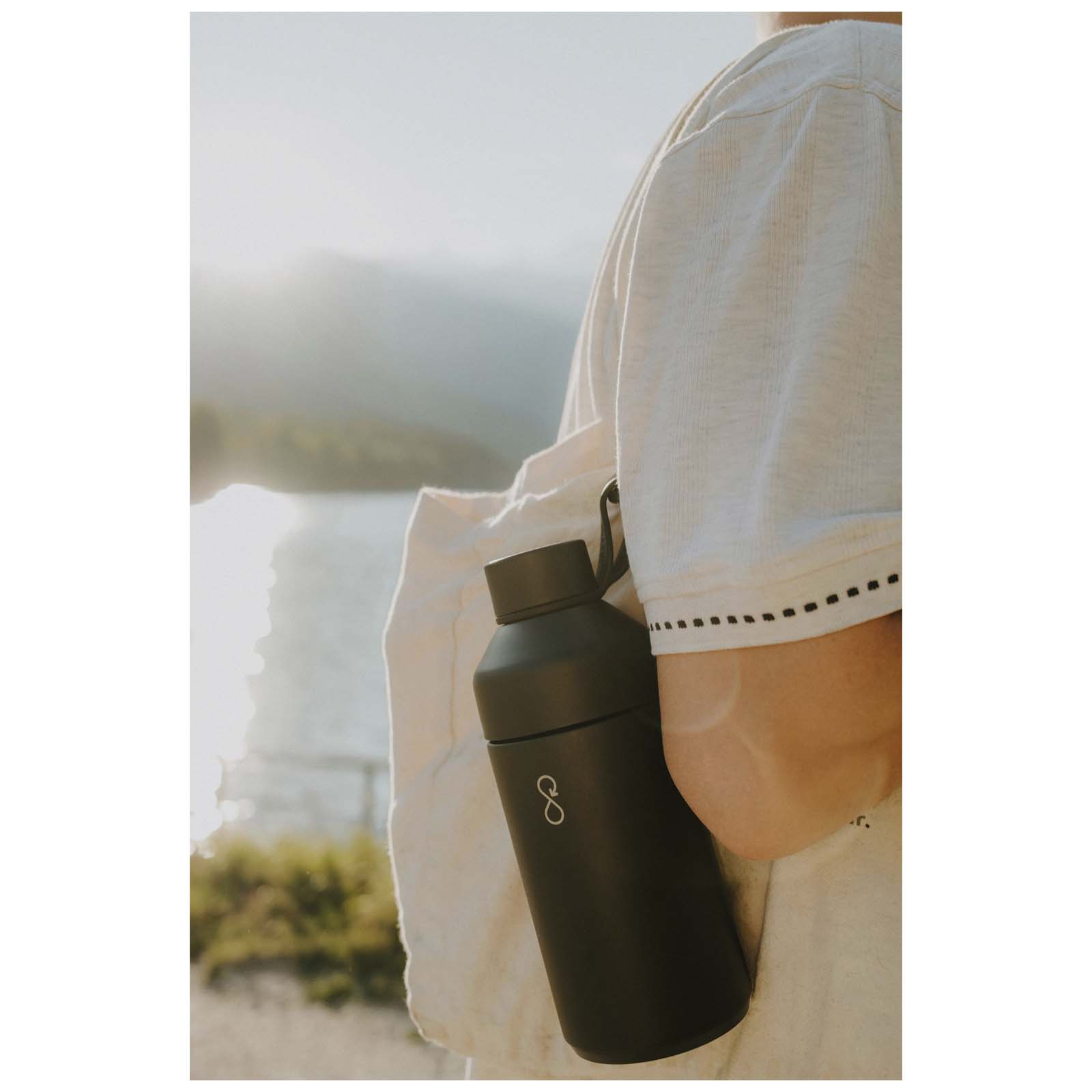 Botella de agua con aislamiento al vacío de 750 ml Ocean Bottle