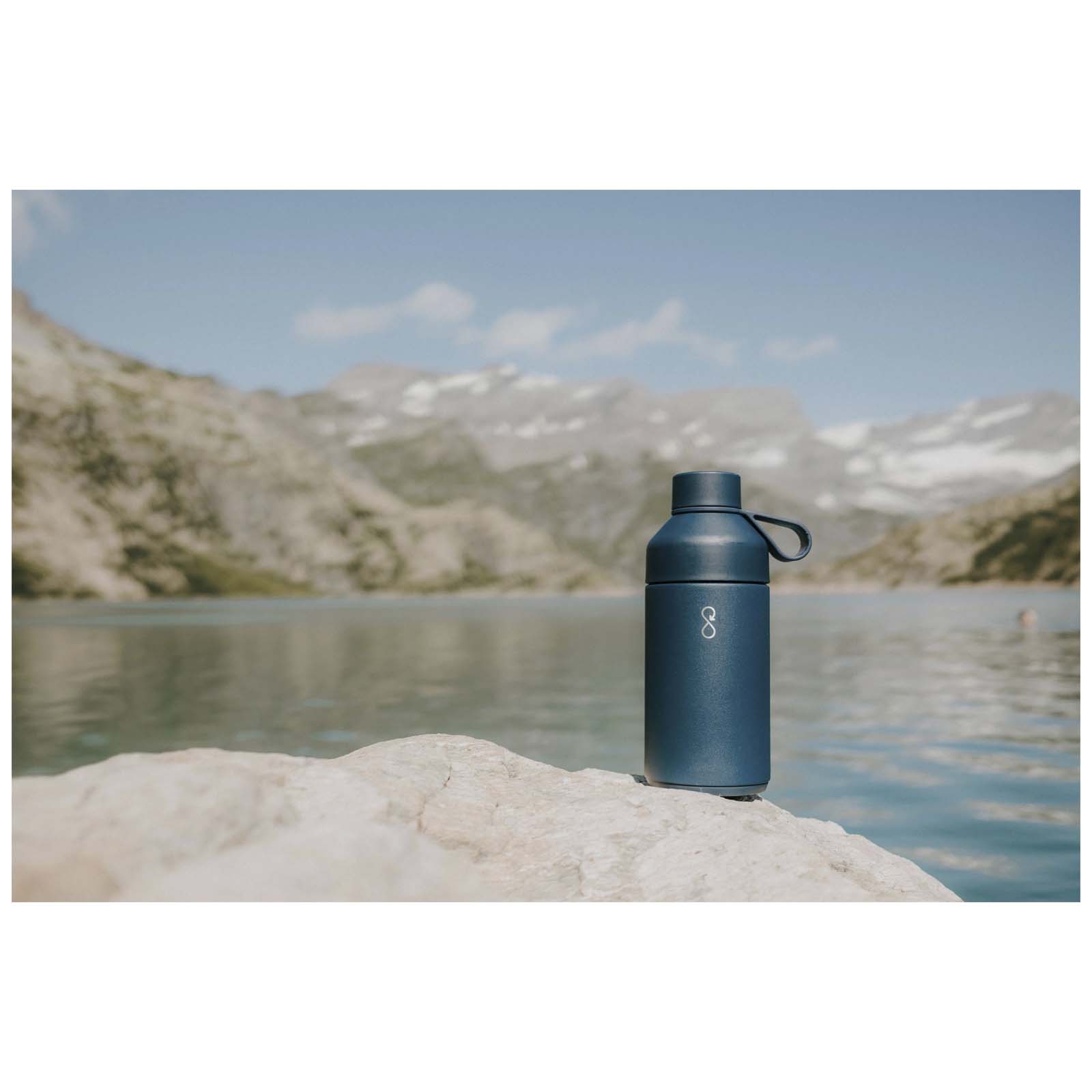 Botella de agua con aislamiento al vacío de 750 ml Ocean Bottle
