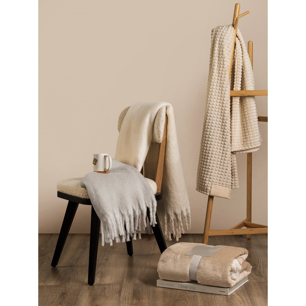 COMFY. Manta de poliéster reciclado (100 % rPET) (300 g/m²), con tacto de mohair
