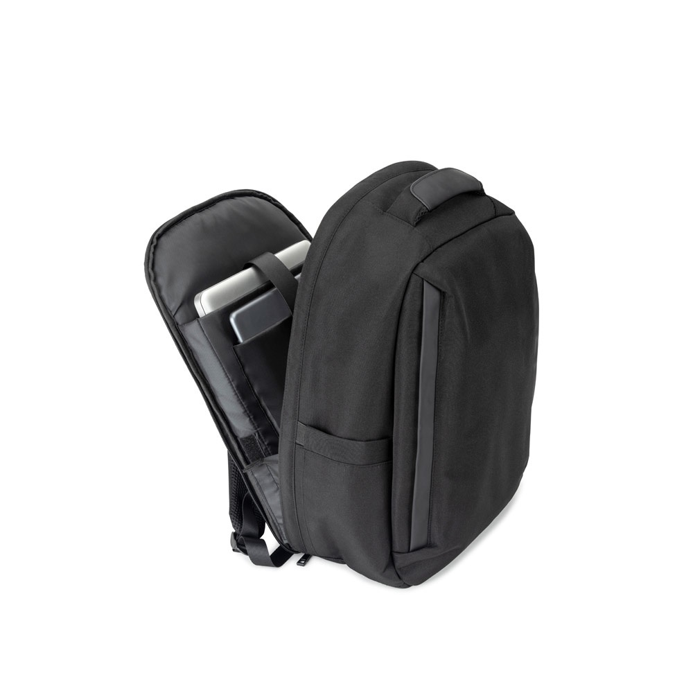 YANGON BPACK. Mochila antirrobo, en sarga con revestimiento hidrófugo y poliéster reciclado 600D, para portátil de 17.3"