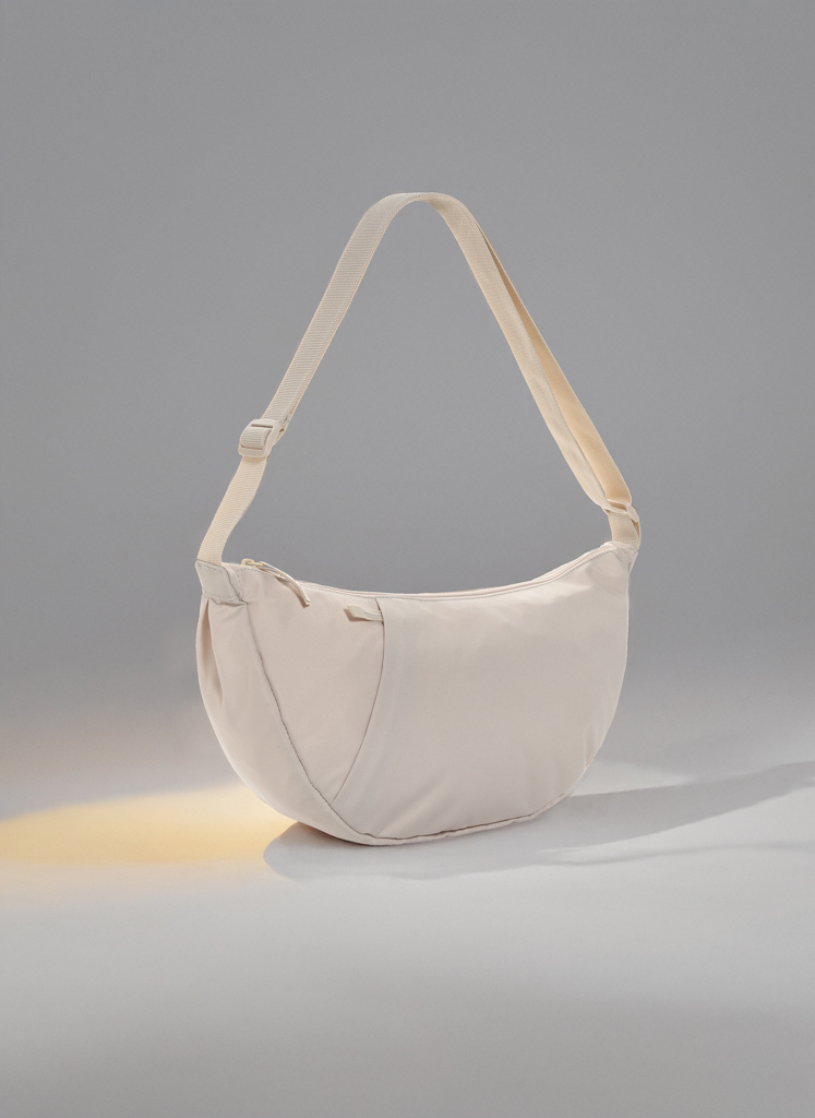 Bolsa bandolera de media luna Crescent XL AWARE™ RPET