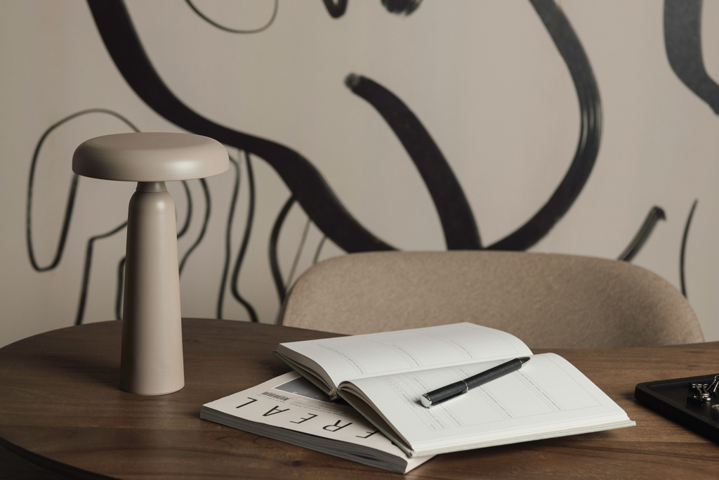 Lámpara de mesa VINGA Avery RCS