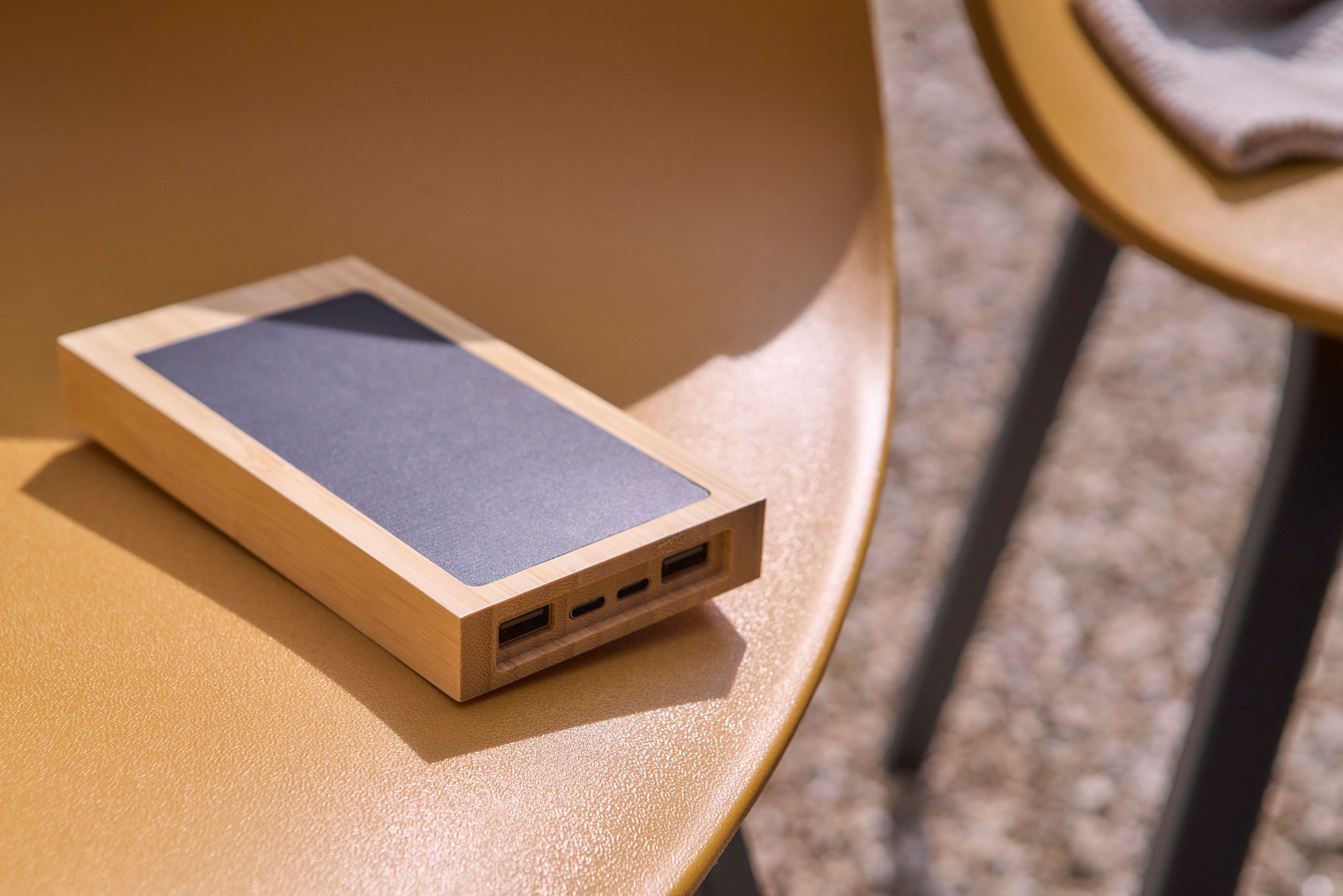 Power Bank solar de bambú Elz