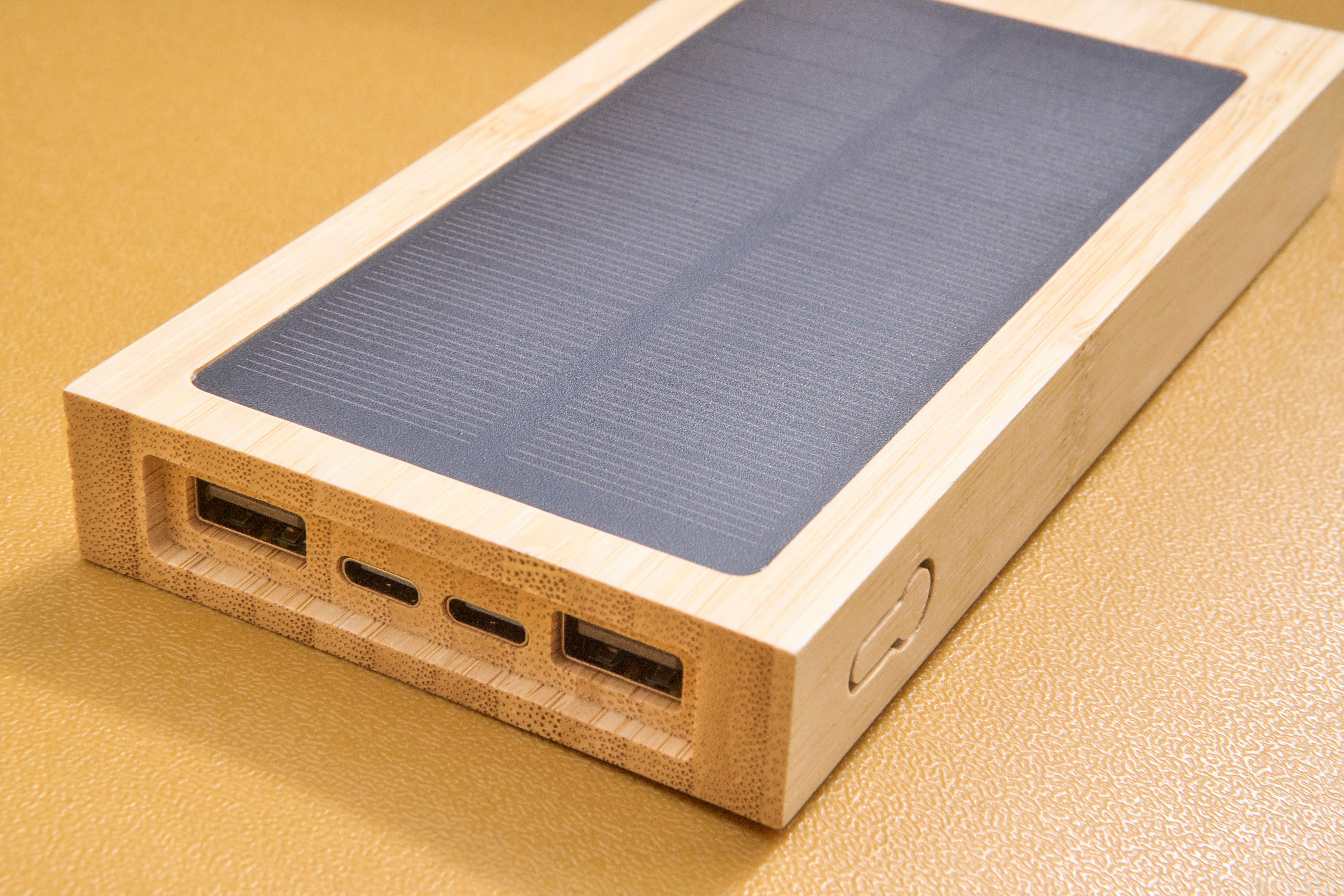 Power Bank solar de bambú Elz