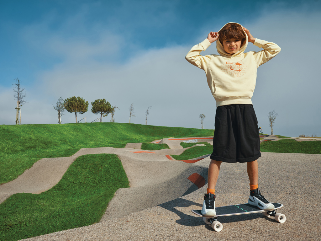 IQONIQ Yengo kids recycled cotton hoodie with sidepockets