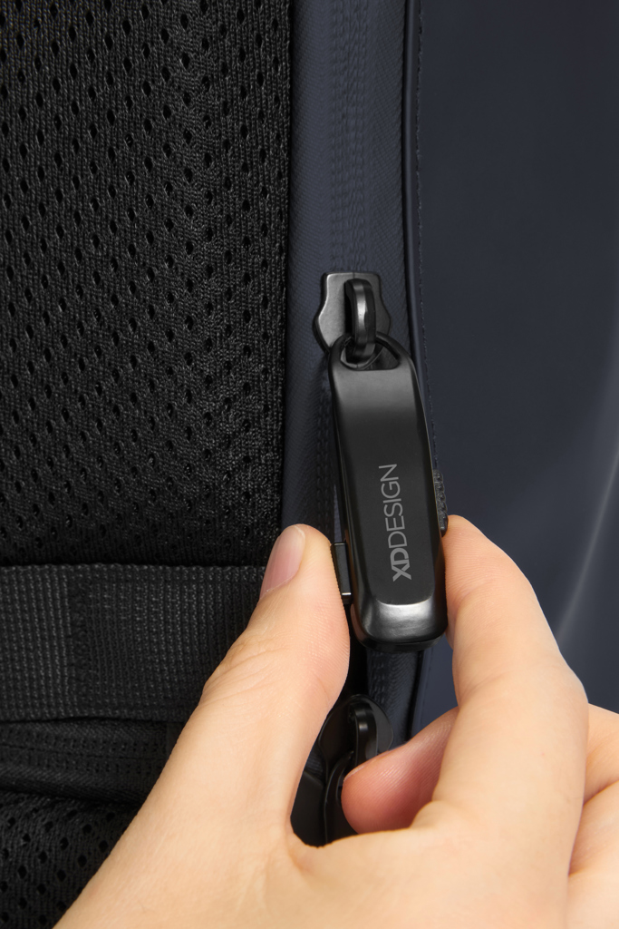 Mochila urbana resistente al agua con solapa