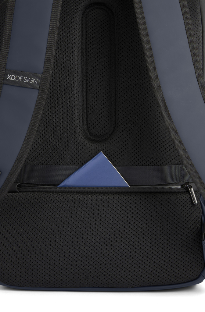 Mochila urbana resistente al agua con solapa