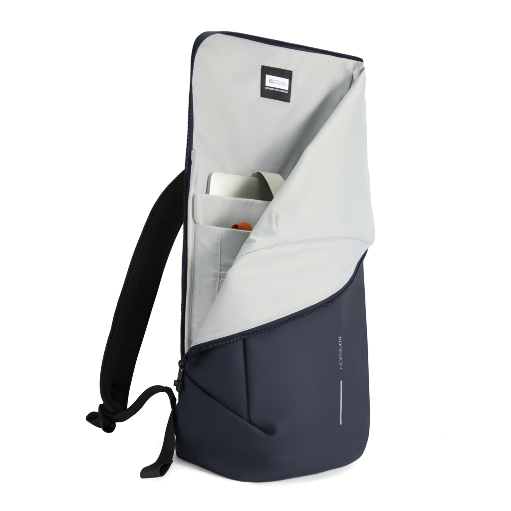 Mochila urbana resistente al agua con solapa