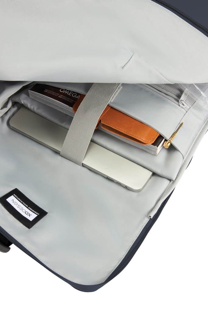 Mochila urbana resistente al agua con solapa