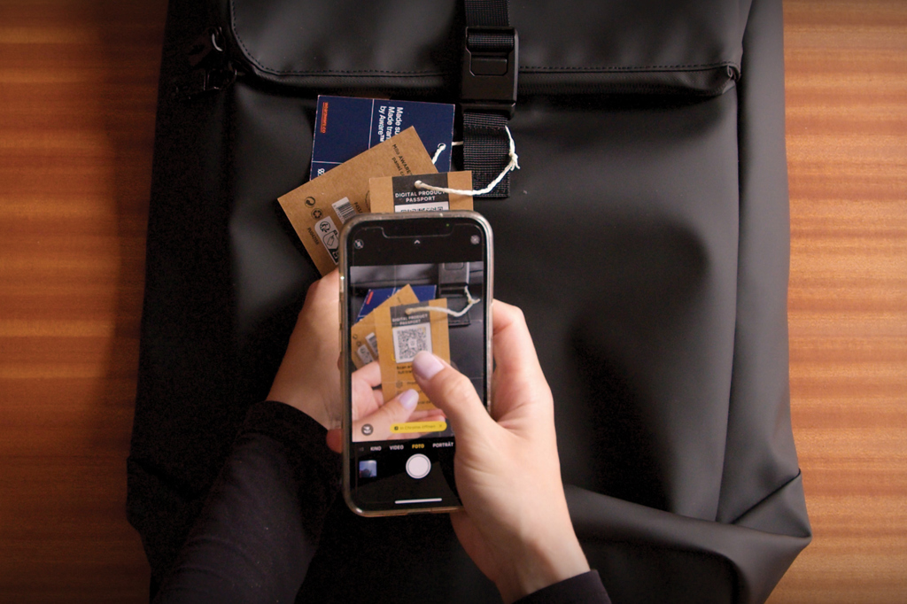 Mochila urbana resistente al agua con solapa