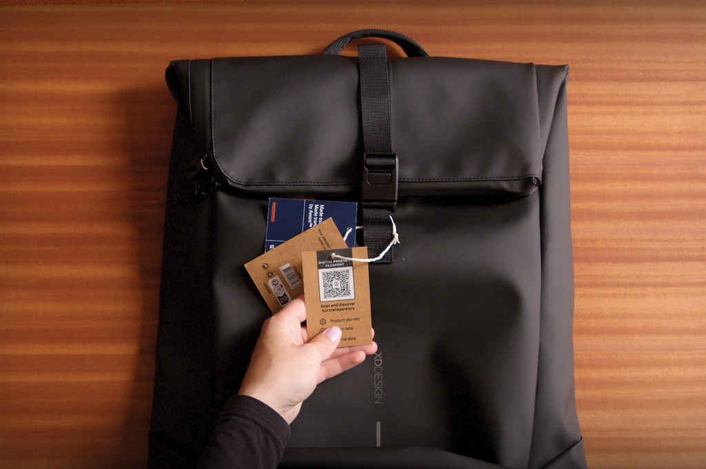 Mochila urbana resistente al agua con solapa