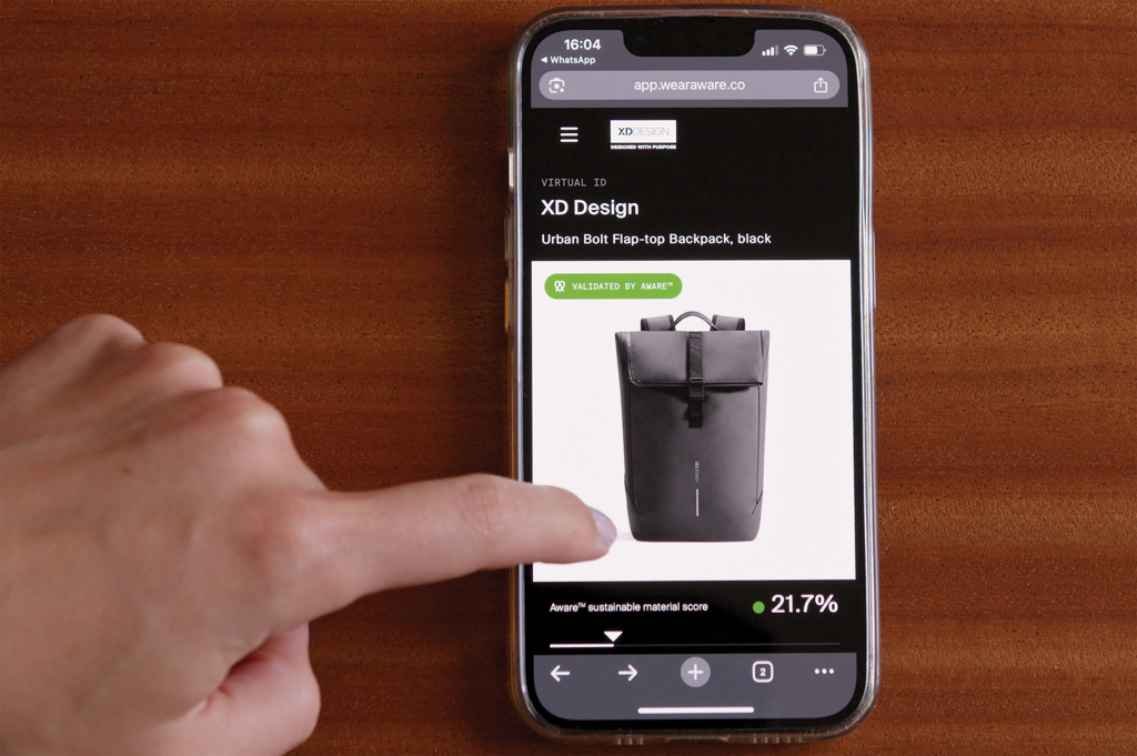 Mochila urbana resistente al agua con solapa