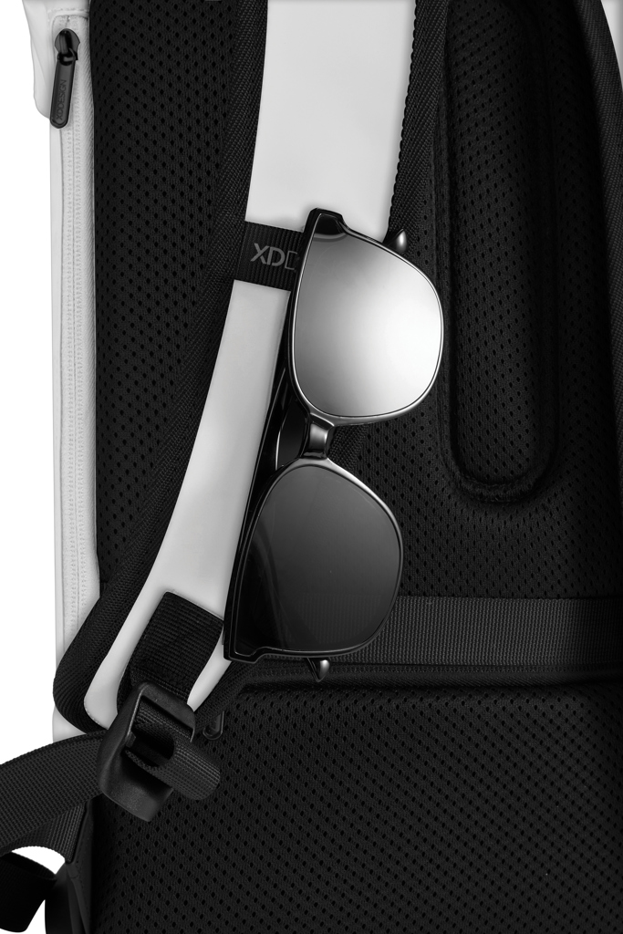 Mochila urbana resistente al agua con solapa