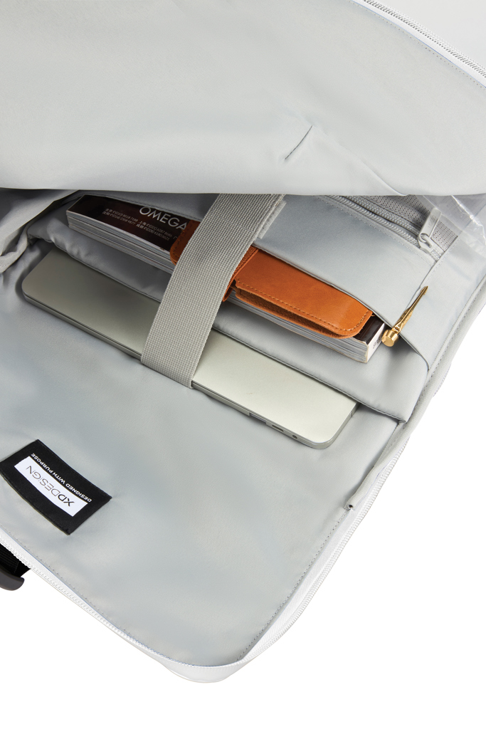 Mochila urbana resistente al agua con solapa