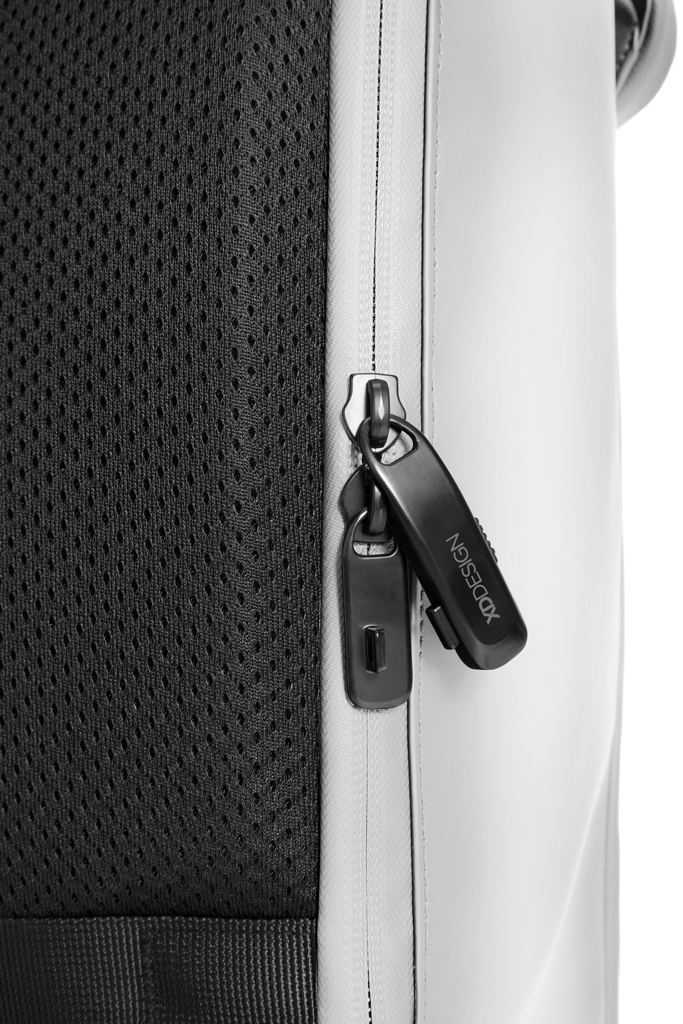 Mochila urbana resistente al agua con solapa