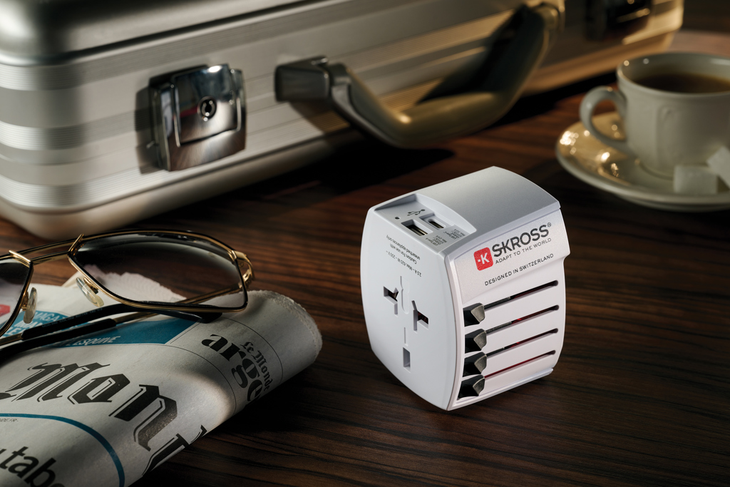 Adaptador de viaje mundial SKROSS USB MUV (1 USB C 1 USB A)