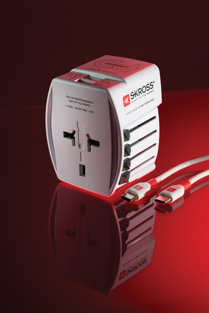 Adaptador de viaje mundial SKROSS MUV 65W PD con cable C USB