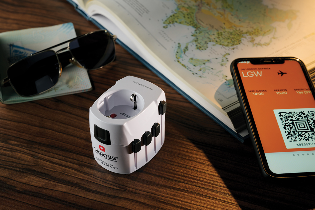 Adaptador de viaje mundial SKROSS Pro de 3 polos