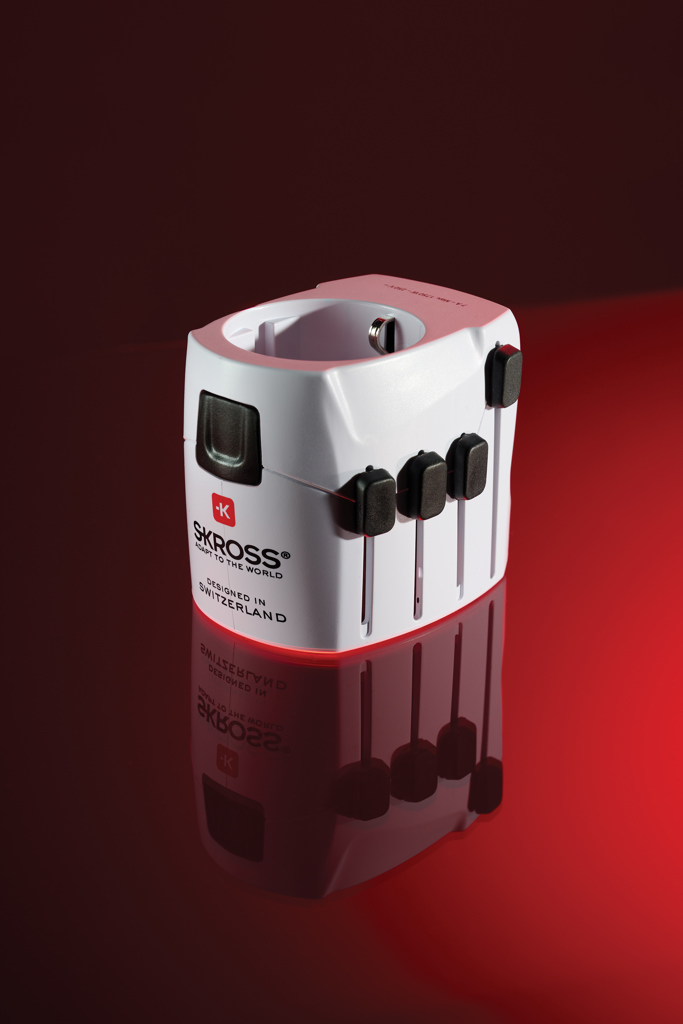Adaptador de viaje mundial SKROSS Pro de 3 polos