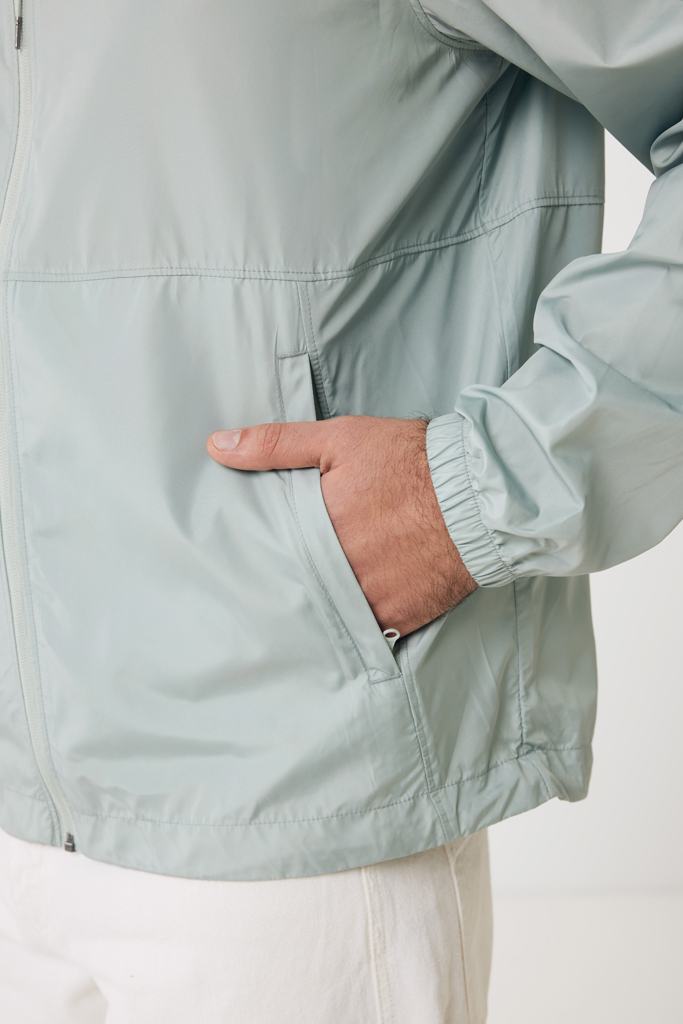 Chaqueta ligera IQONIQ Logan de poliéster reciclado