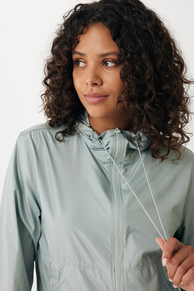 Chaqueta ligera IQONIQ Logan de poliéster reciclado