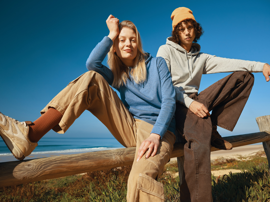 Sudadera IQONIQ Torres algodón reciclado sin teñir