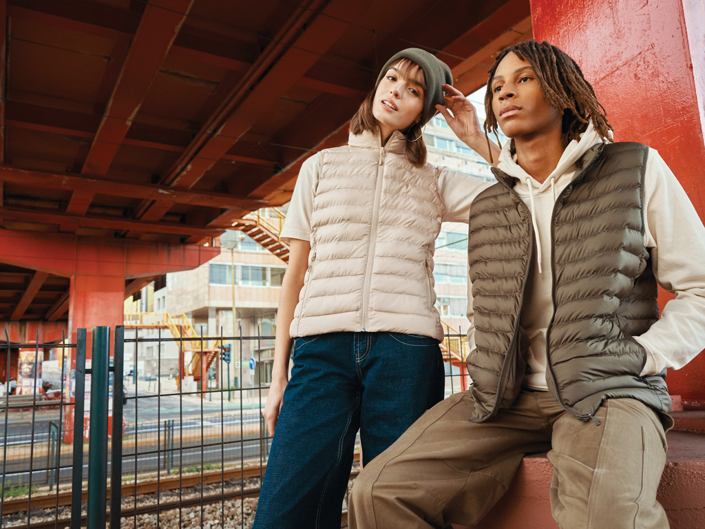 Sudadera IQONIQ Torres algodón reciclado sin teñir