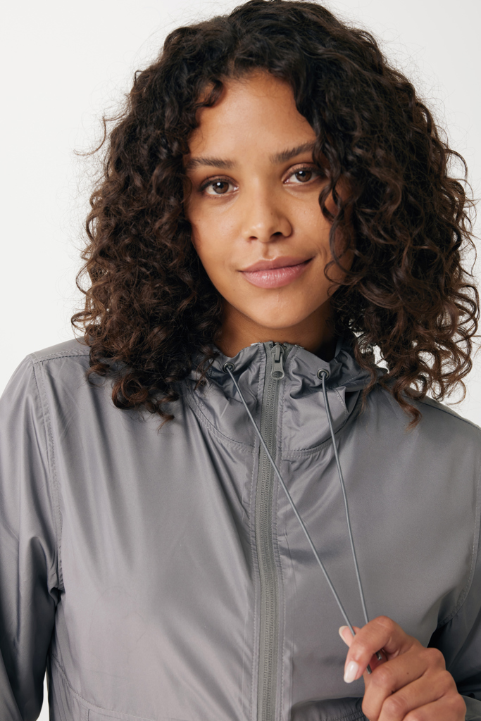 Chaqueta ligera IQONIQ Logan de poliéster reciclado