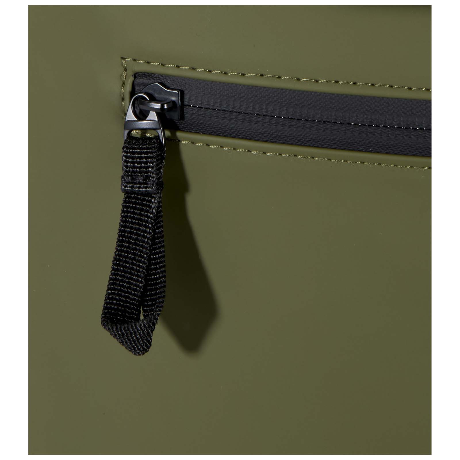 Mochila de 15 y 18 L con parte superior enrollable de material reciclado con certificado GRS Resi Plus