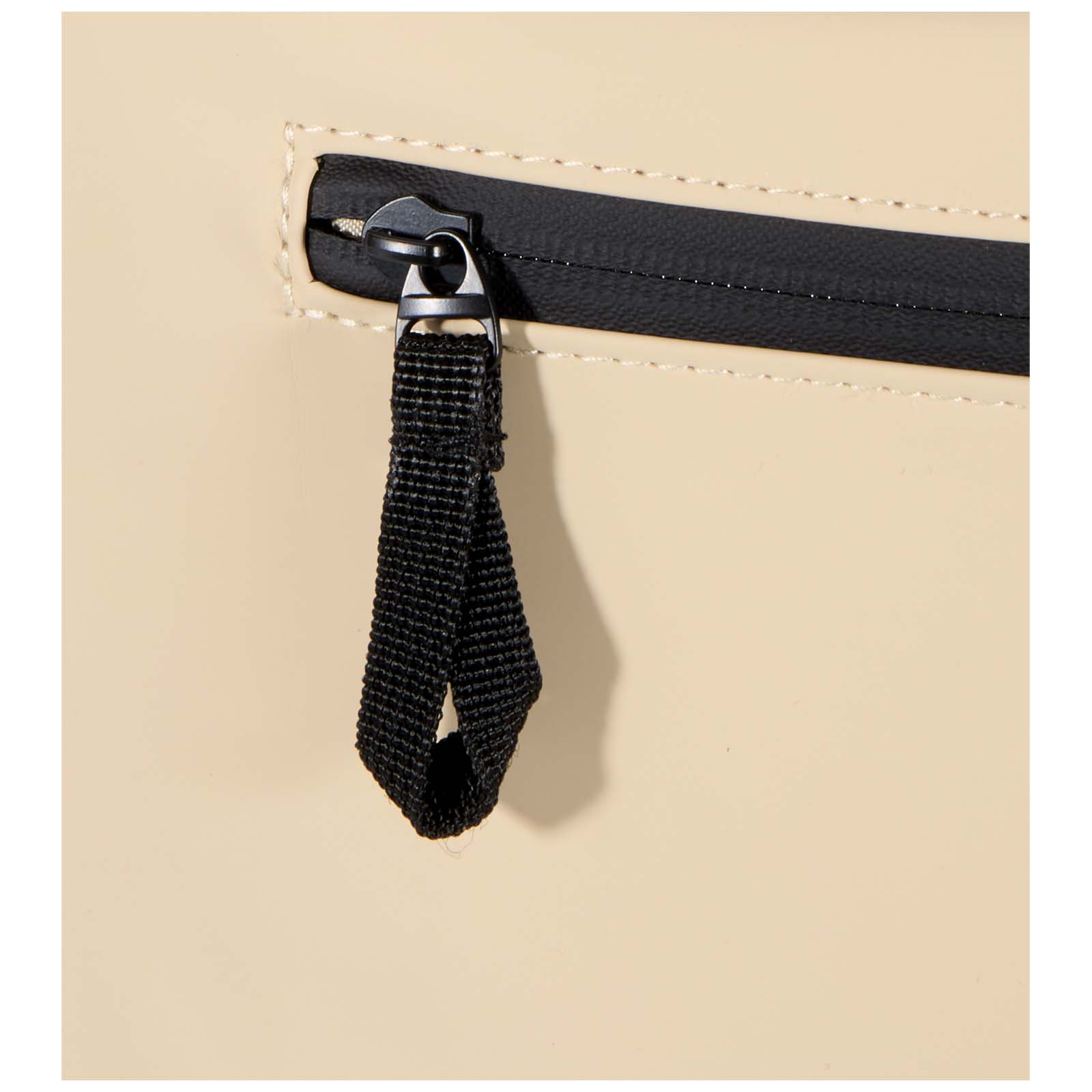 Mochila de 15 y 18 L con parte superior enrollable de material reciclado con certificado GRS Resi Plus