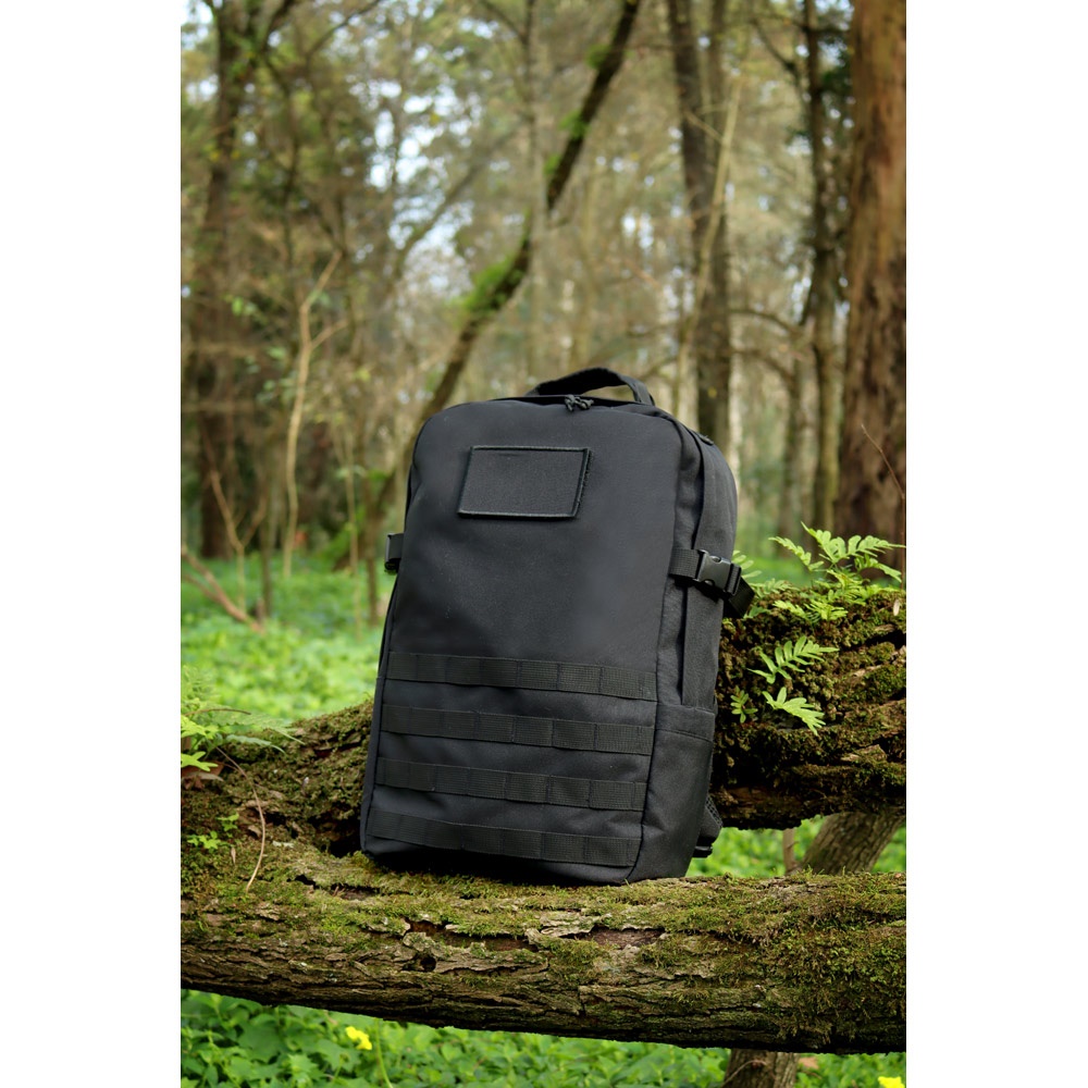 EDINBURGH BPACK. 17'3" Military-style backpack in 600D, high-density recycled polyester and lining in 210D recycled polyester
