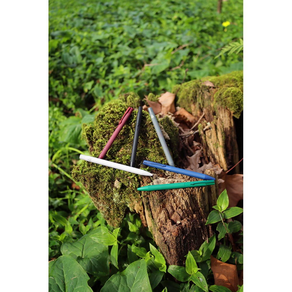 CLINT. Recycled aluminium (100% rAL) ballpoint pen with rubber finish