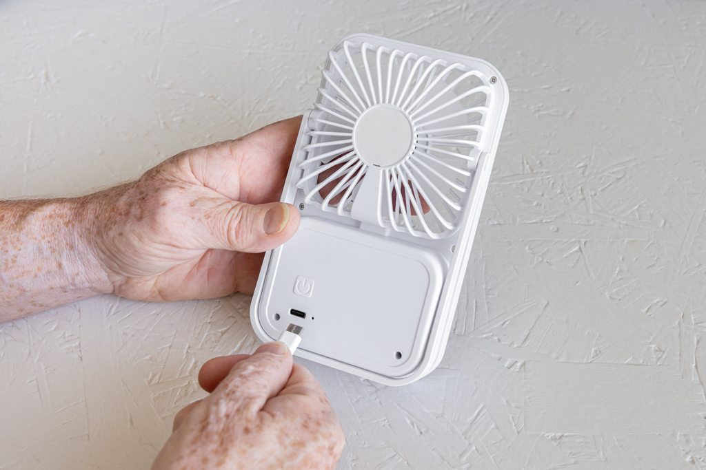 Ventilador escritorio recargable plástico reciclado Aervina