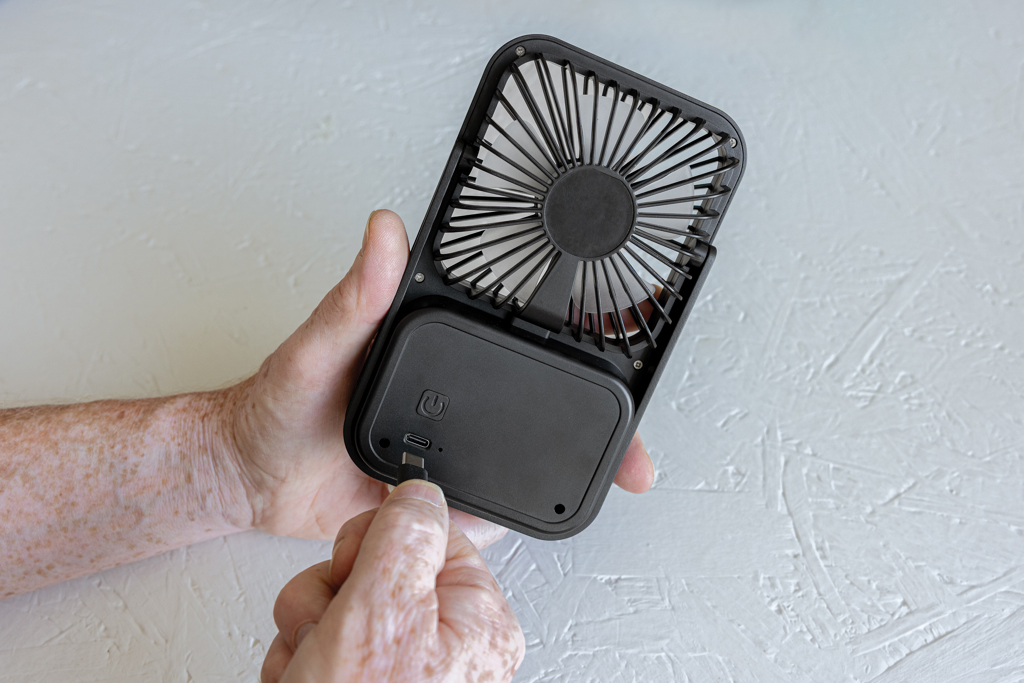 Ventilador escritorio recargable plástico reciclado Aervina